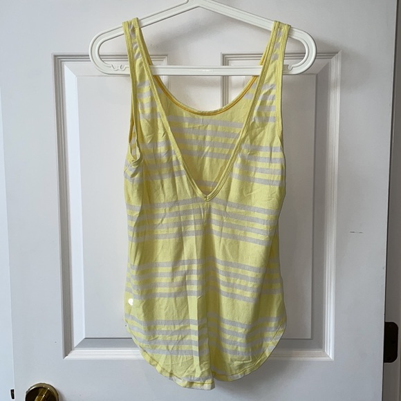lululemon yoga tank - Picture 2 of 3